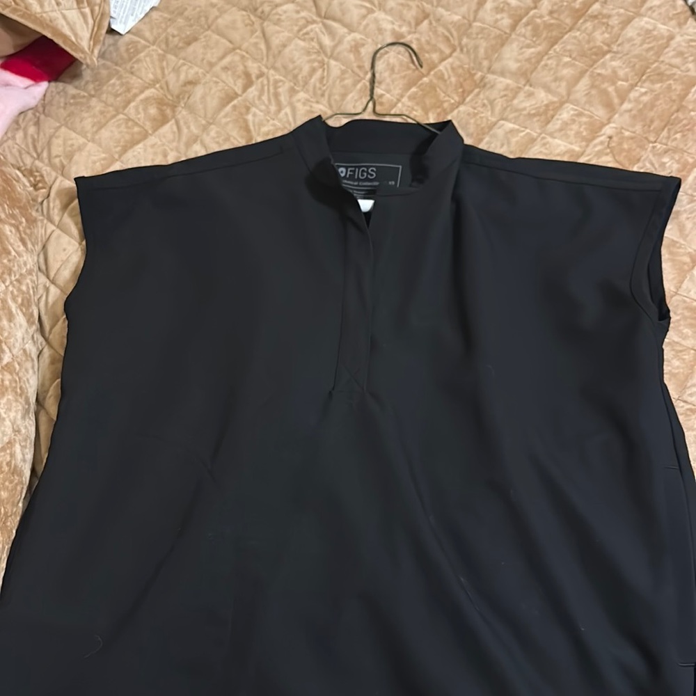 Figs scrub top